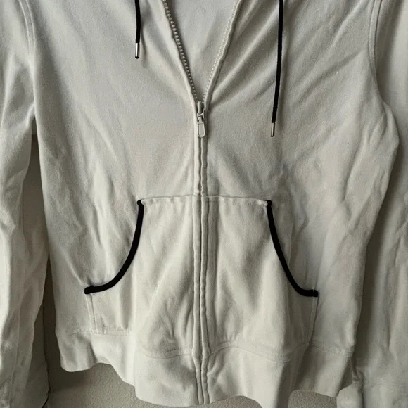Jones New York Cream Hoodie with Black Accents - Picture 2 of 7